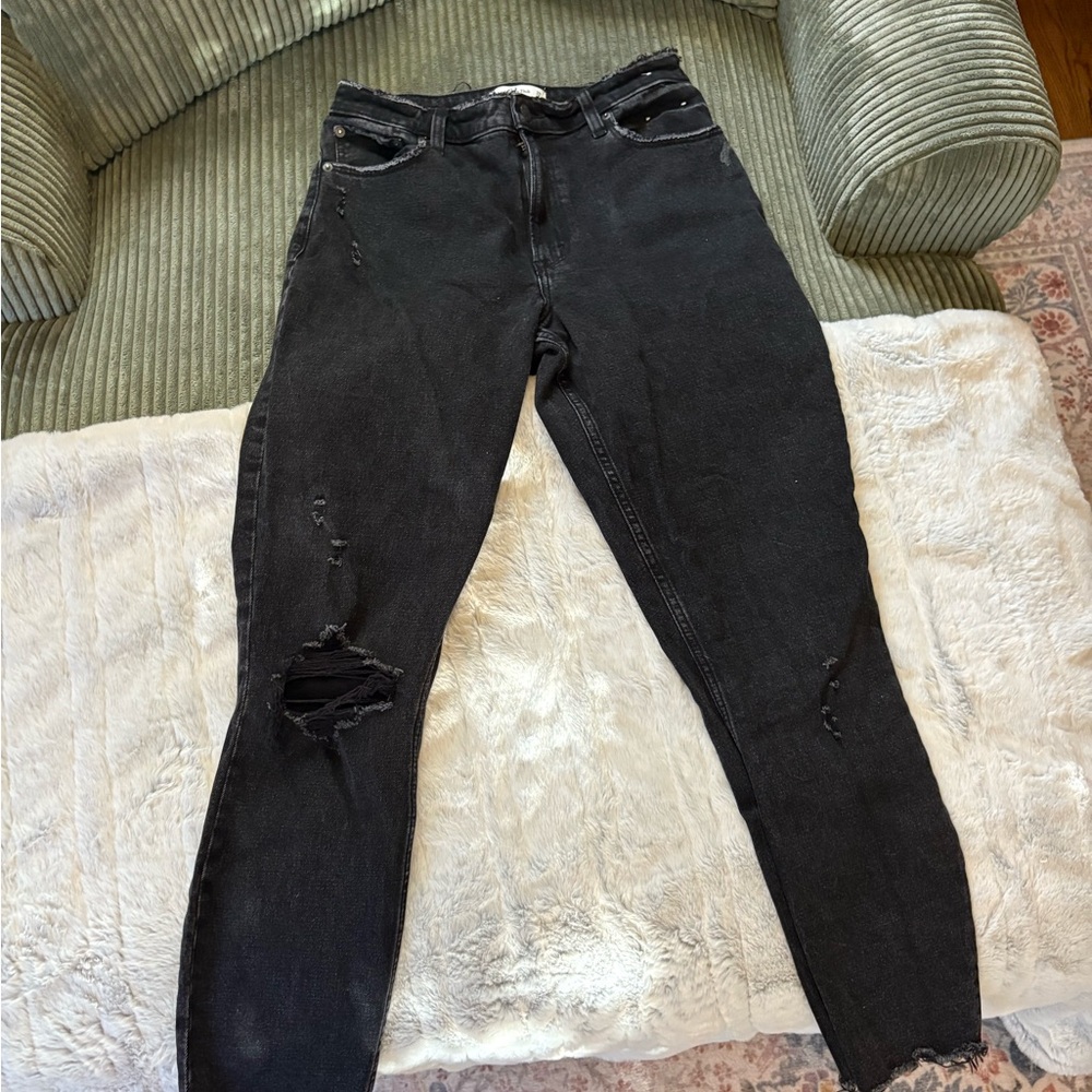 Women’s Black Distressed High-Waist Jeans